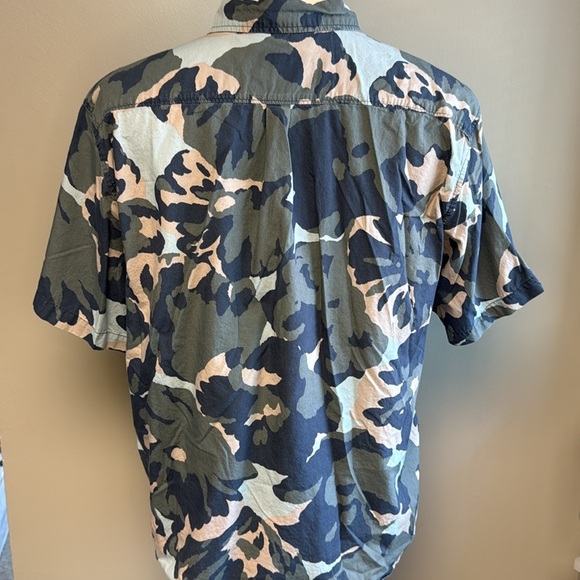 Burton Short Sleeve Button-Up Shirt – Camouflage Print – EUC - Picture 4 of 7